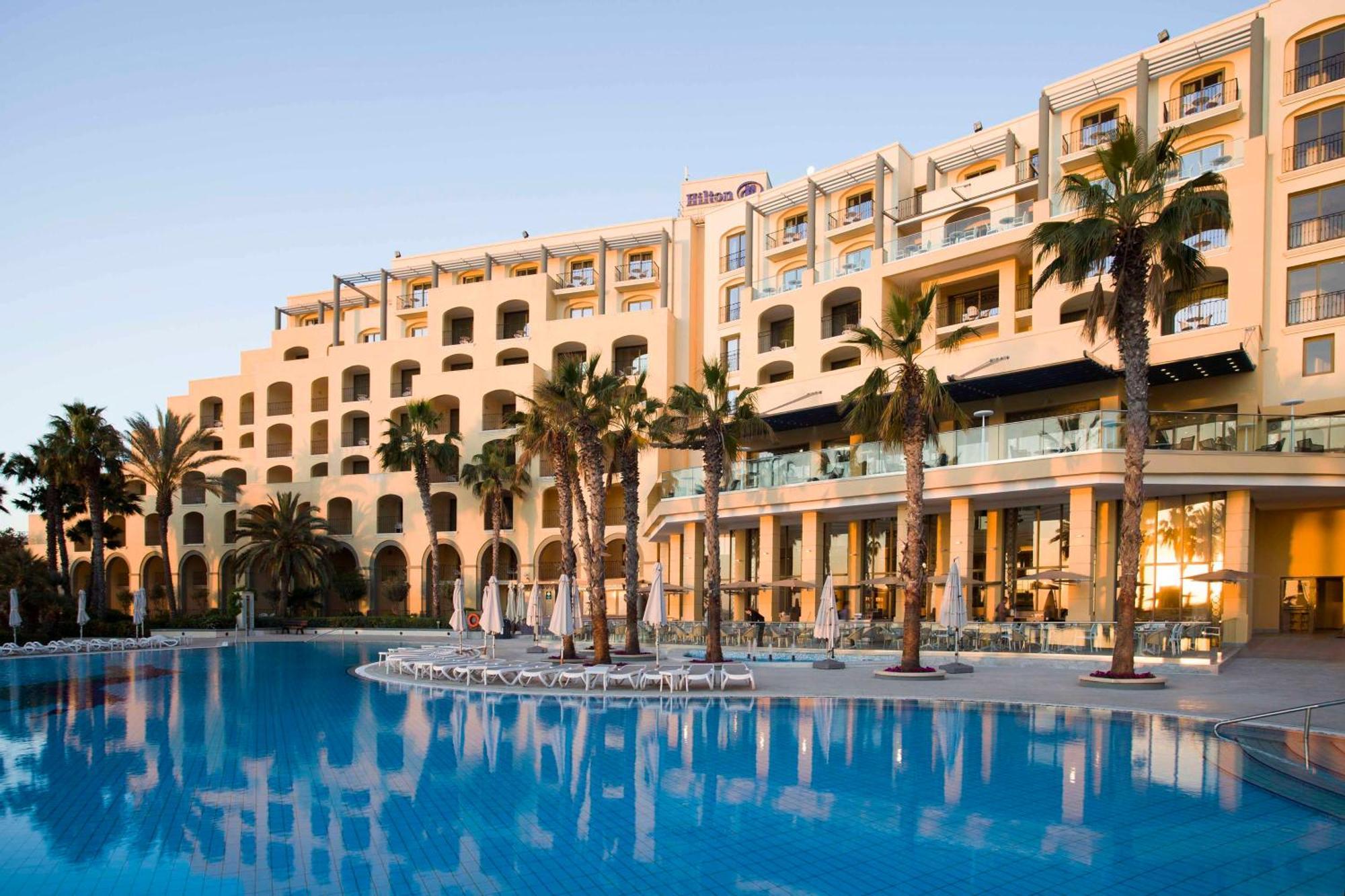 Hilton Malta Курортный комплекс Сент Джулианс